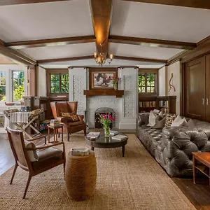 https://venice-beach-house.topanaheimhotels.com